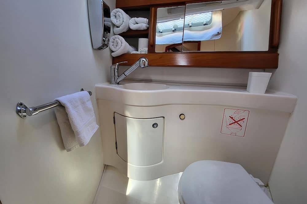 Appartamento intero, Spend unforgettable days cruising on a private sailboat with a super host. in Spalato, Regione spalatino-dalmata