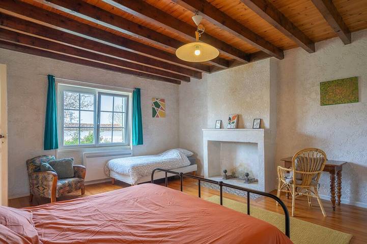 Location de vacances pour 7 personnes, avec jardin et piscine à Chenac-Saint-Seurin-d'Uzet - 2