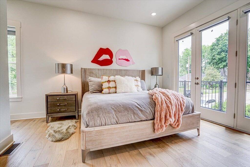 Trailside At The Momentary, Bikers Paradise on Trail, Voted Top 10 Luxury in Bentonville, Ozark Mountains