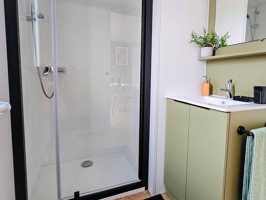 Camping Sites et Paysages - Les Pinèdes - Mobilhome 4 personnes - Cottage Oasis 2 chambres in La Colle-sur-Loup, Région de Cannes