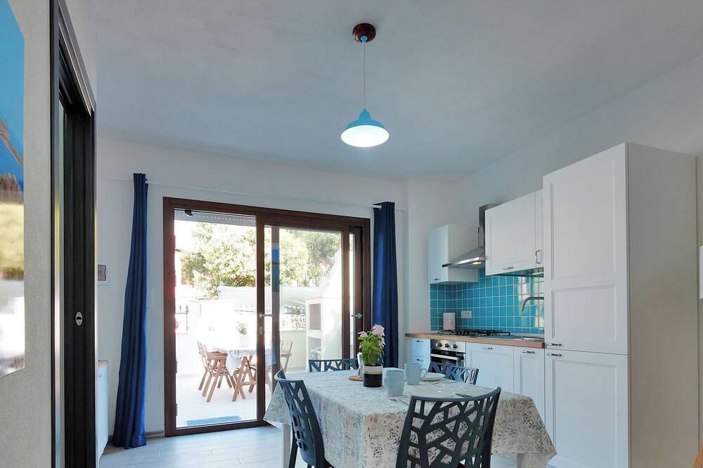 Der Blaue Lapwing am Court in Teulada, Cagliari Provinz