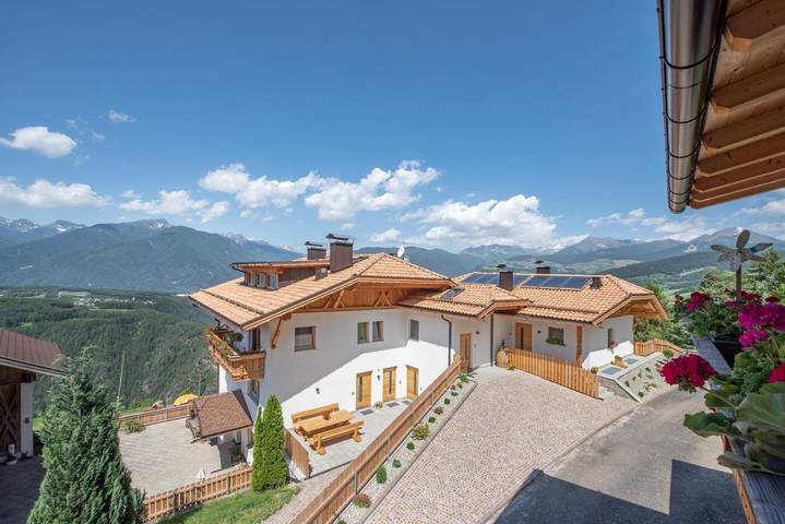 Appartamento vacanze per 7 persone, con giardino e panorama, adatto a famiglie con bambini - 1