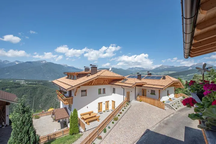 Appartamento vacanze per 7 persone, con panorama e giardino, adatto a famiglie con bambini - 1