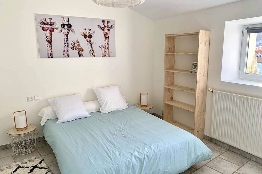 Cosy house with terrace and garage in quiet village center in Saint-Paul-Trois-Châteaux, Nyons region