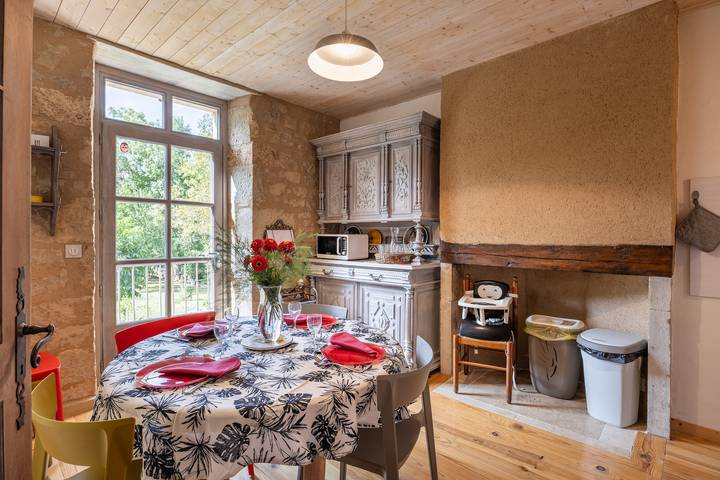 Lou Flaujer Cottage: Mountain View, Private Terrace & Wi-Fi in Pont-les-Bains in Salles-la-Source, Aveyron