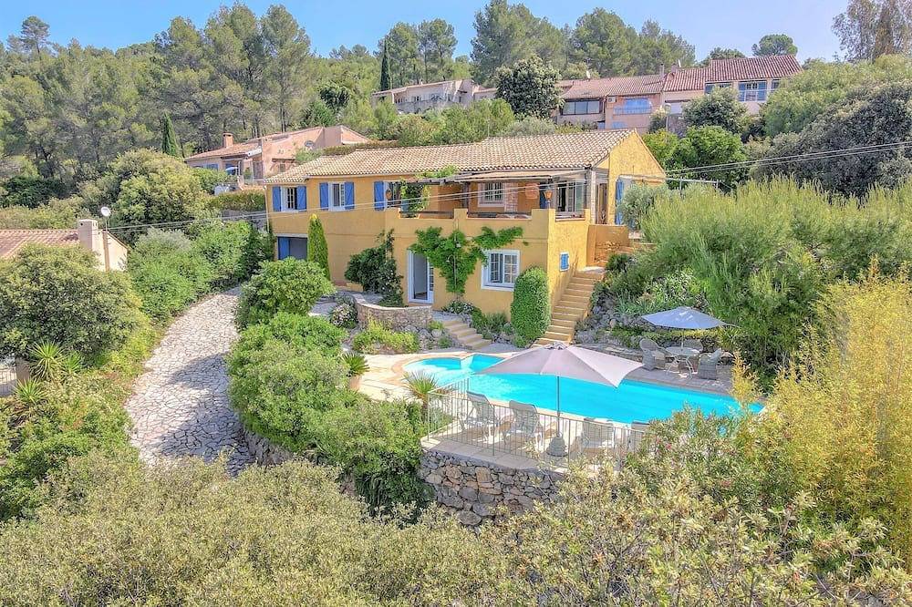 8 persons villa with private pool, air conditioning, views and good wifi in Taradeau, Draguignan Region