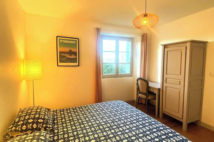 Appartement entier, Gîte d'Aspe, appartement chaleureux au coeur du quartier de Sainte Croix in Oloron-Sainte-Marie, Béarn