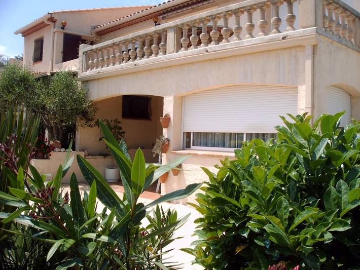 Gîte pour 4 personnes, avec piscine ainsi que terrasse et jardin à Sausset-les-Pins - 3