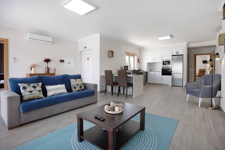 'Villa 'Flor' con piscina climatizada, bañera de hidromasaje, Wi-Fi y aire acondicionado in Salir de Matos, Leiria District