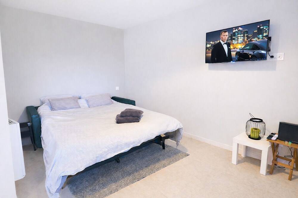 Apartamento entero, Charming studio with terrace - haven of peace near Lyon-Pets accepted in Charbonnières-les-Bains, Ródano