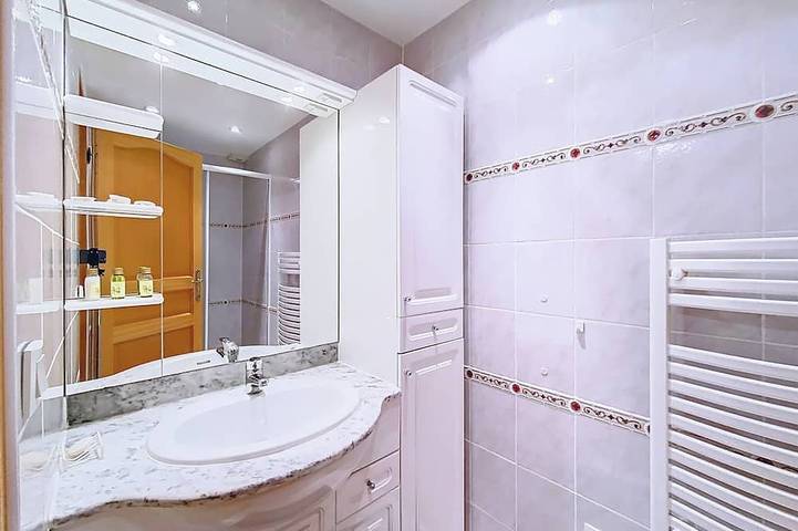 Entire apartment, Apartment in a private home, parking, private garden. Pets allowed in Villard-de-Lans, Parc naturel régional du Vercors