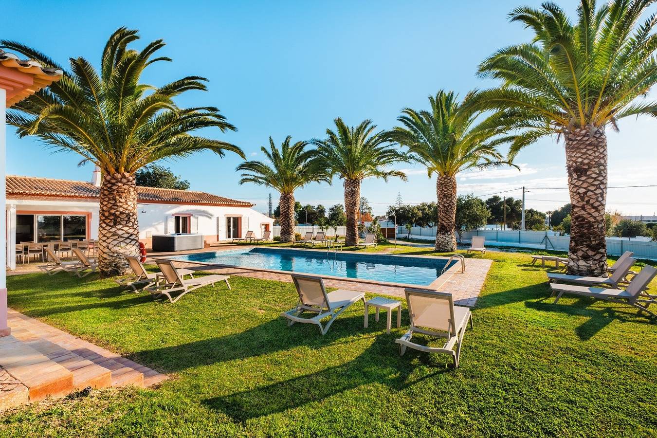 Villa „Las Rosas“ mit privatem Pool, Wlan und Klimaanlage in Albufeira, Faro Distrikt