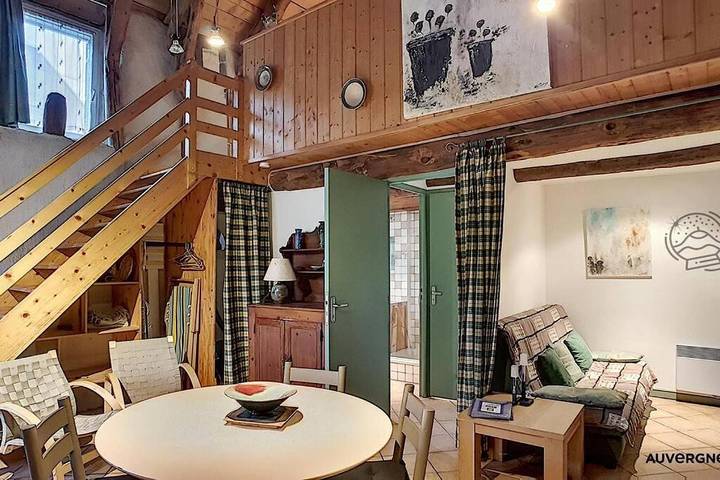 Location de vacances pour 2 personnes, avec jardin, animaux acceptés à Chambon-sur-Lac - 2