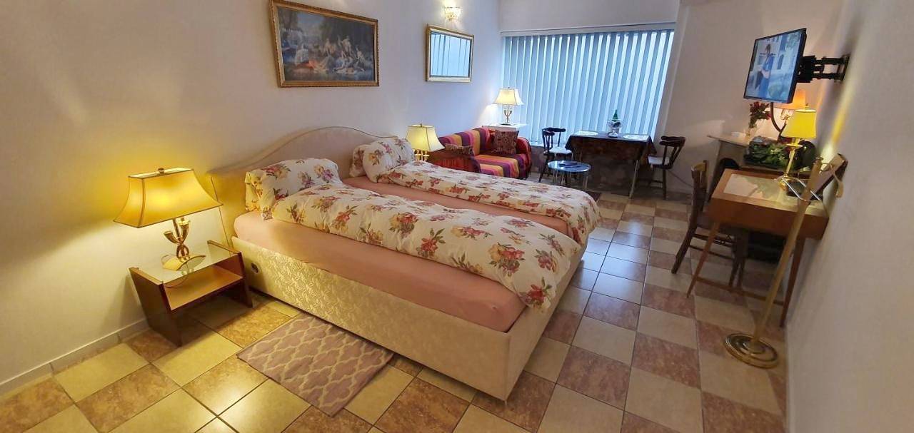 Studio Apartment with double bed in Hamburg-Mitte, Hamburg