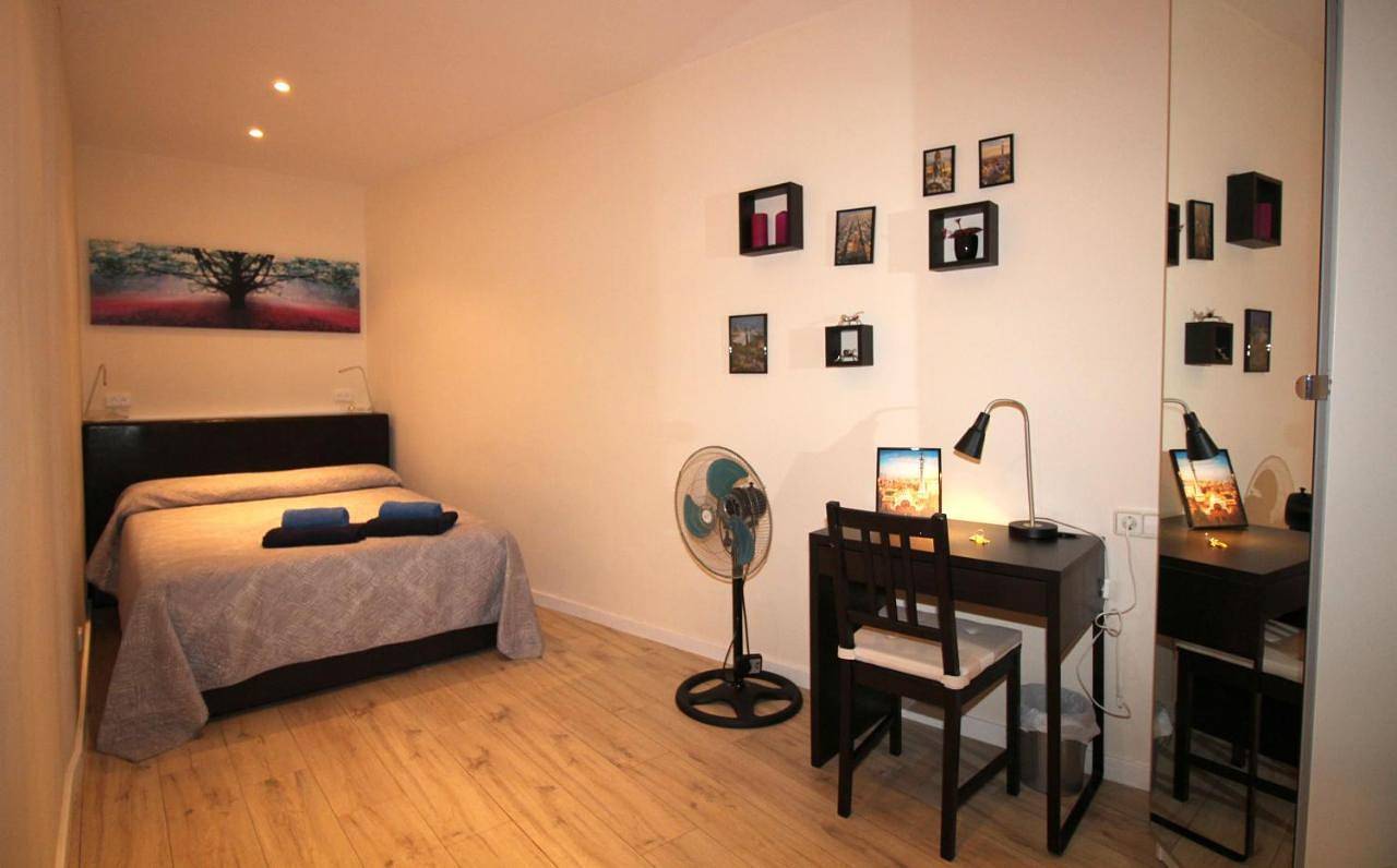 Small Double Room in Centro Barcelona, Barcelona