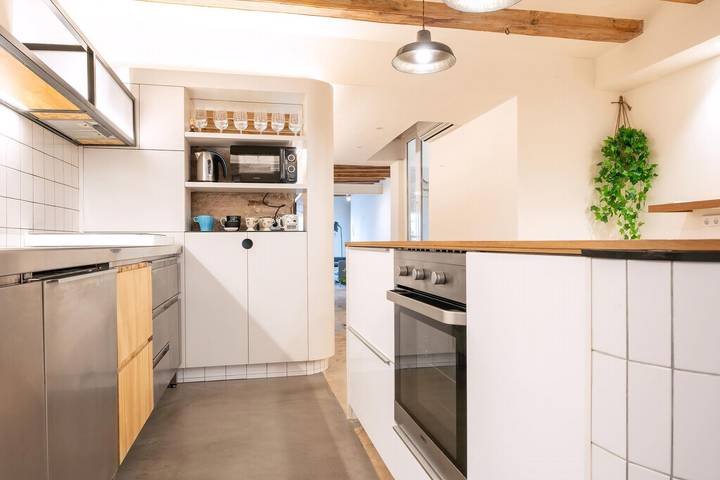 Ganze Wohnung, Ferienwohnung für 5 Personen mit Garten in Barcelona Zentrum, Barcelona