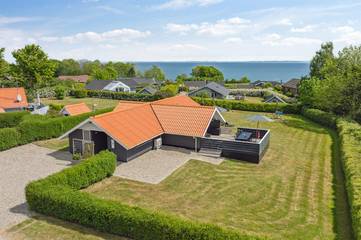 Ferienhaus für 7 Personen, mit Sauna und Terrasse sowie Garten und Whirlpool, mit Haustier in Mommark