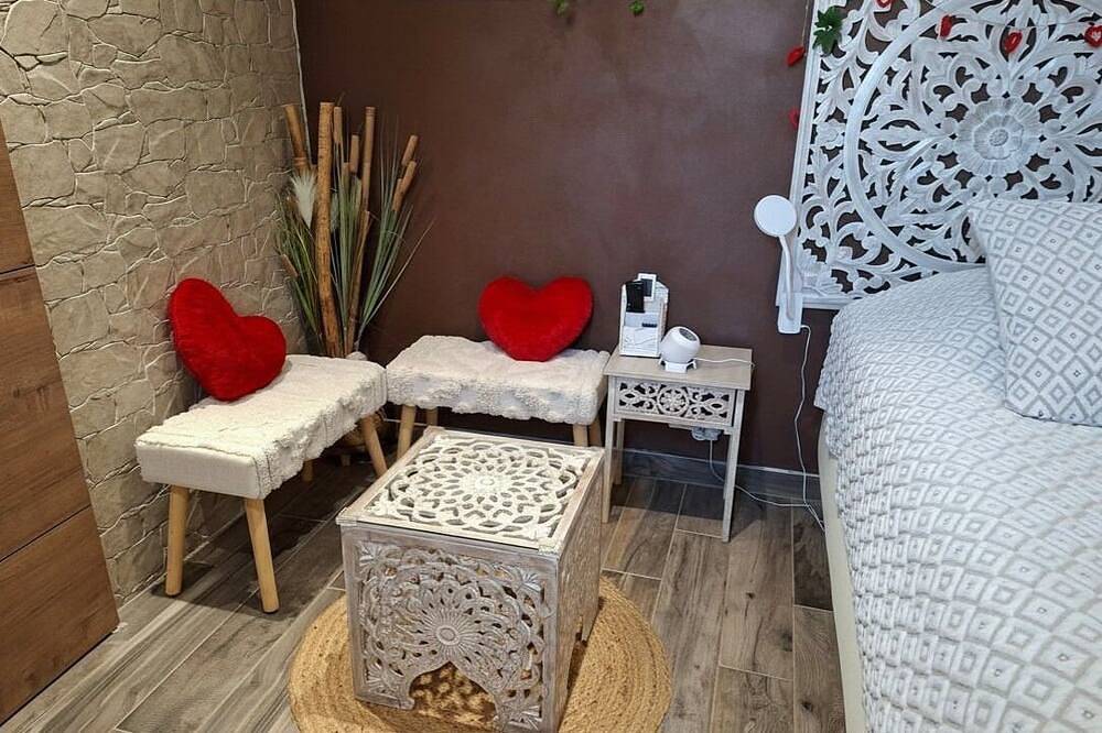 Private guest room with patio and spa in Provence in Cuges-les-Pins, Marseille und Umgebung