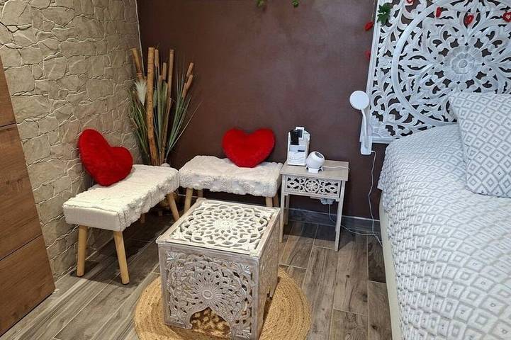 Private guest room with patio and spa in Provence in Cuges-les-Pins, Marseille und Umgebung
