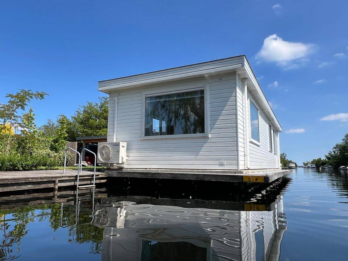 New- Private Cosy Houseboat, on a lake near Amsterdam in Vinkeveen, Groene Hart
