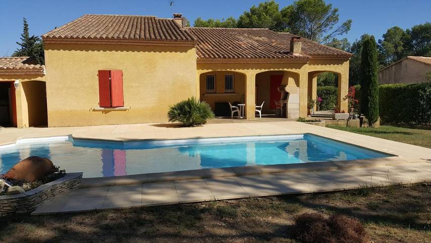 Chambre d’hôte pour 2 personnes, avec piscine ainsi que jardin et terrasse