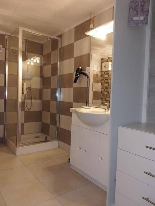 Appartement entier, One-Bedroom Apartment in Pont-l'Abbé, Côte de Cornouaille