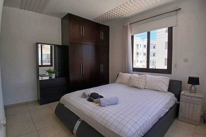 Apartamento entero, Charming 2-bedroom apartment in Larnaca with WiFi and AC in Lárnaca, Distrito de Larnaca