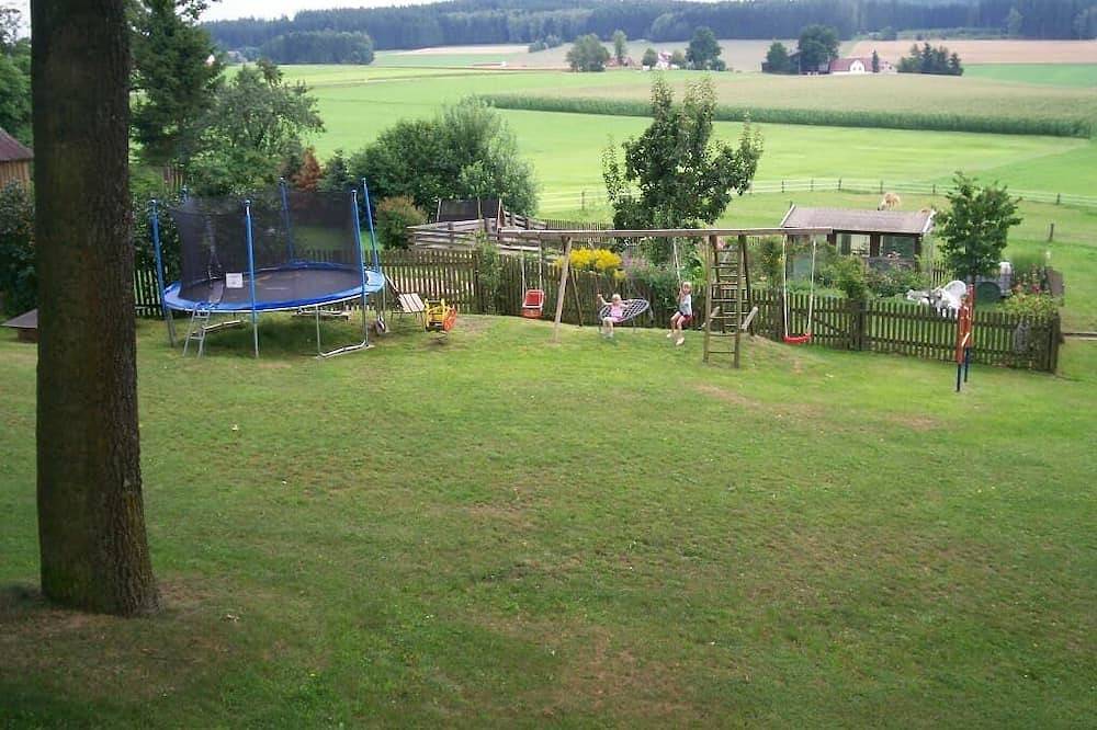 Ganze Wohnung, Gemütliche Dachwohnung (34qm) mit Wohn-Essbereich sowie kostenfreiem Wlan in Moosbach, Naturpark Nördlicher Oberpfälzer Wald