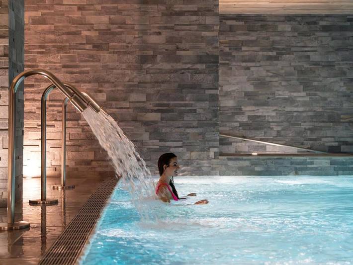Hôtel pour 2 personnes, avec Jacuzzi et Terrasse ainsi que Piscine et Sauna à Lyon