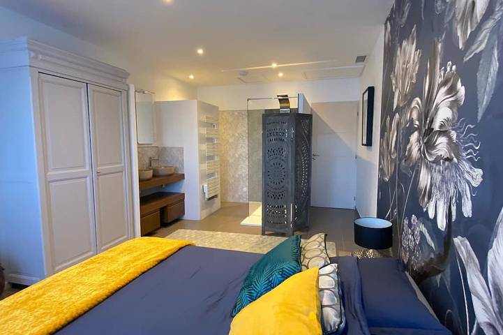 A Beautiful Villa, 4 bedrooms, heated pool*, 5 mins walk from Argeles Village in La Côte Vermeille, Argelès-sur-Mer
