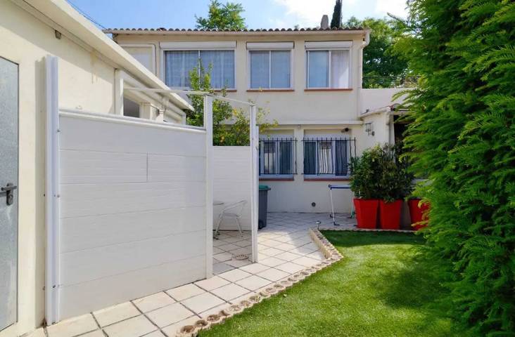 Vacation rental for 2 people, with terrace in Marseille