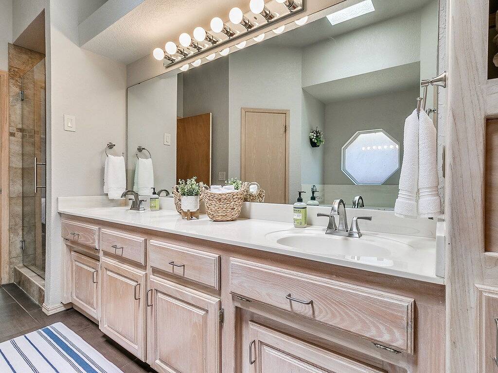 A Serene Family Stay in Edmond in Edmond, Oklahoma County