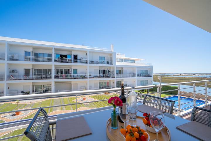 Casa de férias para 4 pessoas, com terraço e piscina em Fuseta