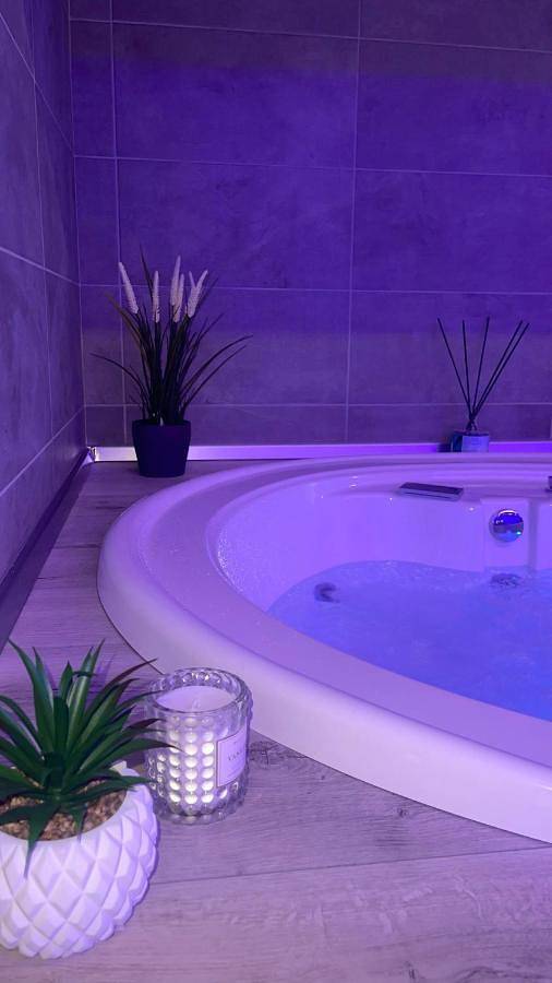Alma Suite Bed and Breakfast in Nettuno, Provincia di Roma