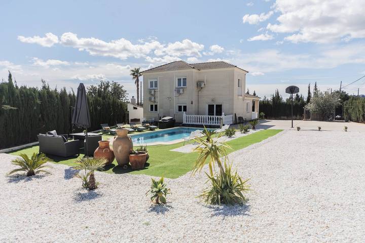 Casa de vacaciones para 8 personas, con balcón y jardín en Liria