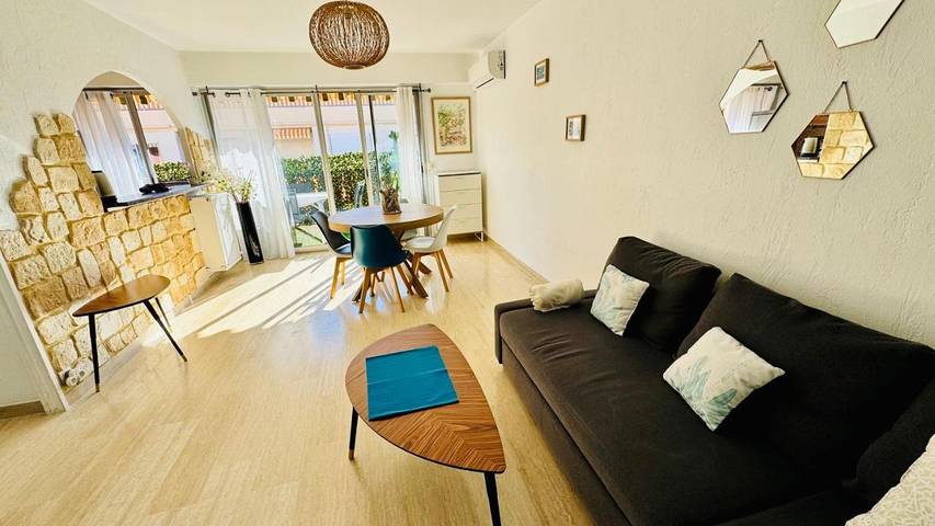 Gîte pour 4 personnes, avec terrasse dans Office De Tourisme De Golf Juan