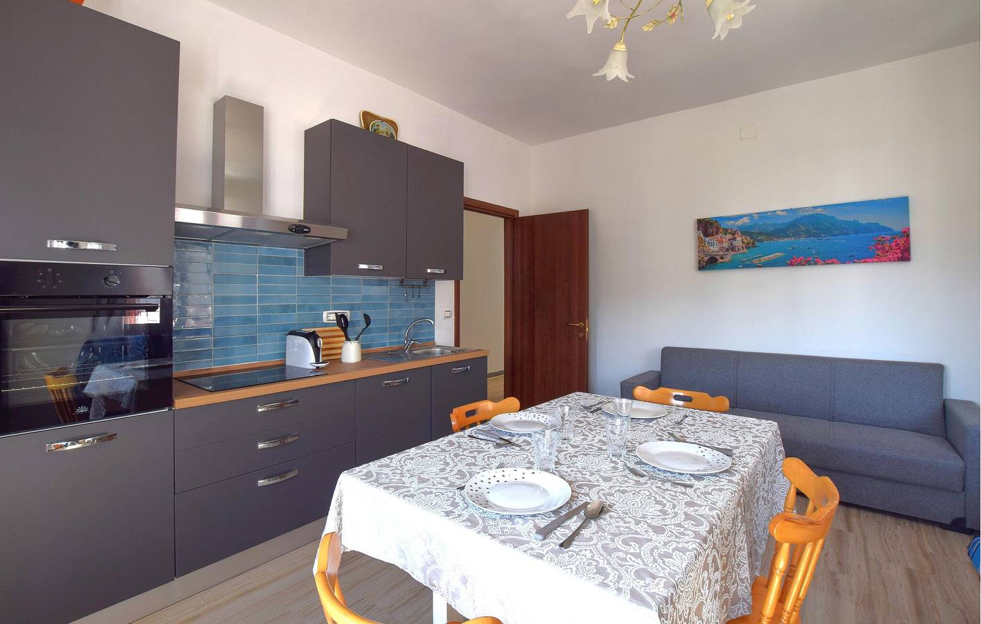 Ganze Ferienwohnung, Reizende 1-Zimmer-Wohnung mit Terrasse, 1,5 km vom Strand entfernt in Pizzo, Vibo Valentia Provinz