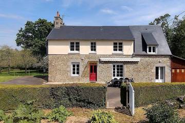 Location de vacances pour 8 personnes, avec jardin à Villedieu-les-Poêles