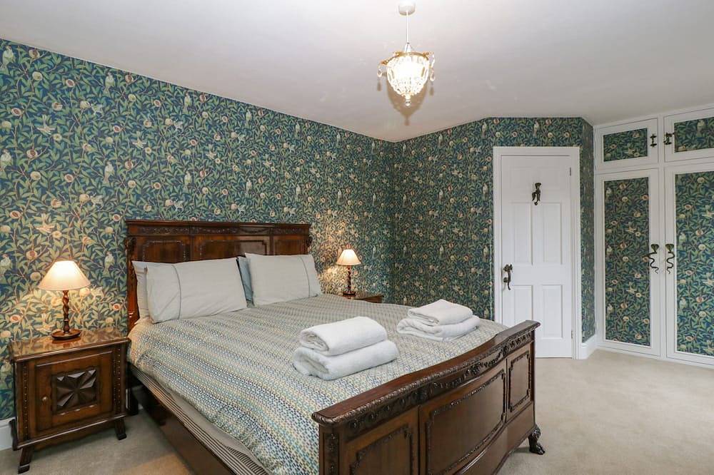 Kylemore, pet friendly, character holiday cottage in Glastonbury in Glastonbury, Somerset