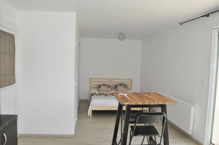 Gîte pour 3 personnes, avec terrasse et piscine, animaux acceptés à Le Fuilet - 4