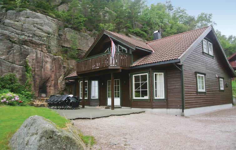 Ferienhaus für 12 Personen, mit Terrasse und Whirlpool sowie Garten und Sauna