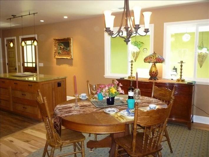 Vacation rental for 4 people, with terrace and hot tub as well as yard in Sonoma County