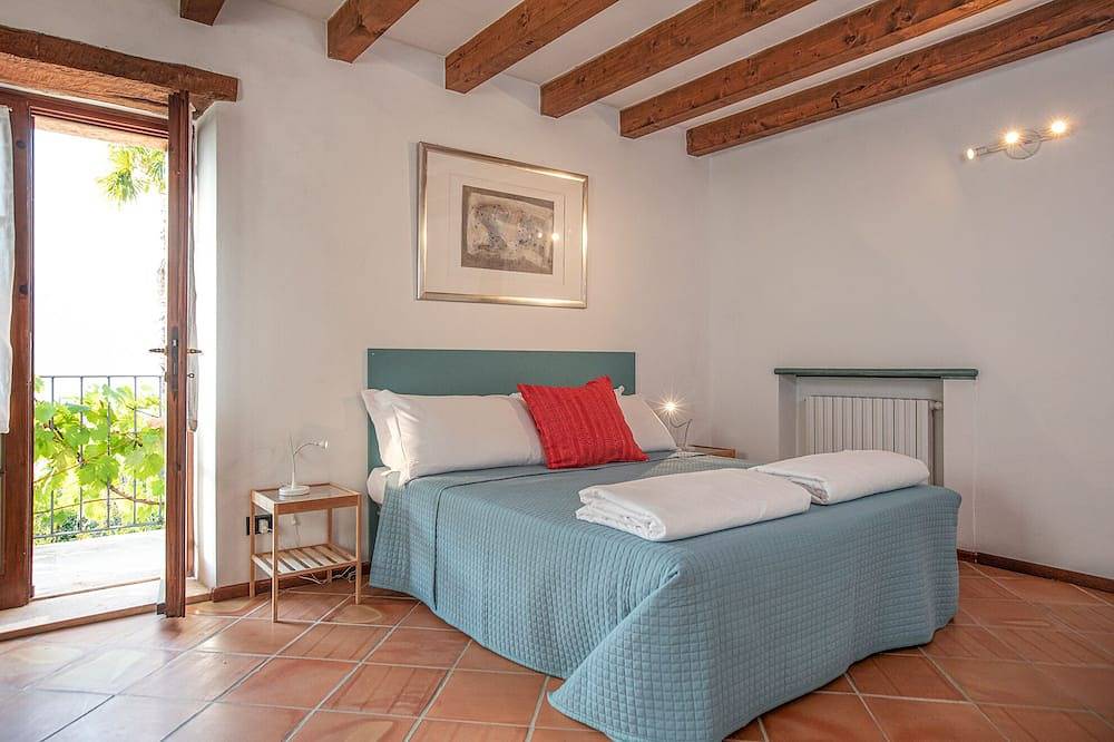 Fein eingerichtetes Bauernhaus mit Parkplatz, Wi-Fi, Garten und atemberaubender Aussicht! in Malcesine, Gardasee-Berge