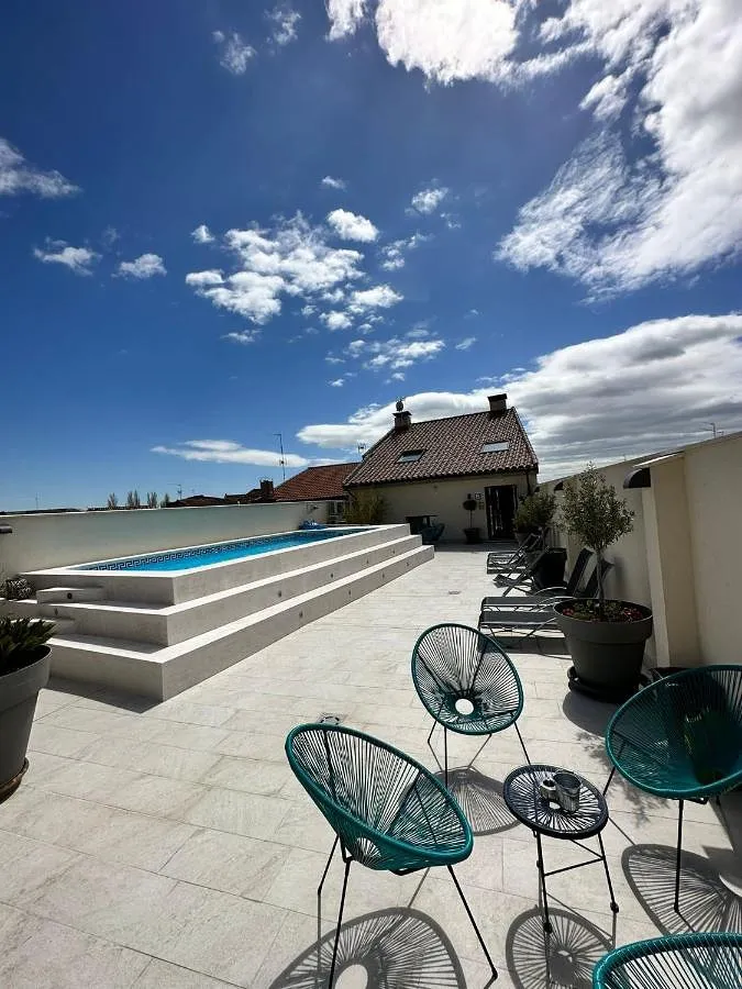 Casa de huéspuedes para 2 personas, con jardín y piscina - 1