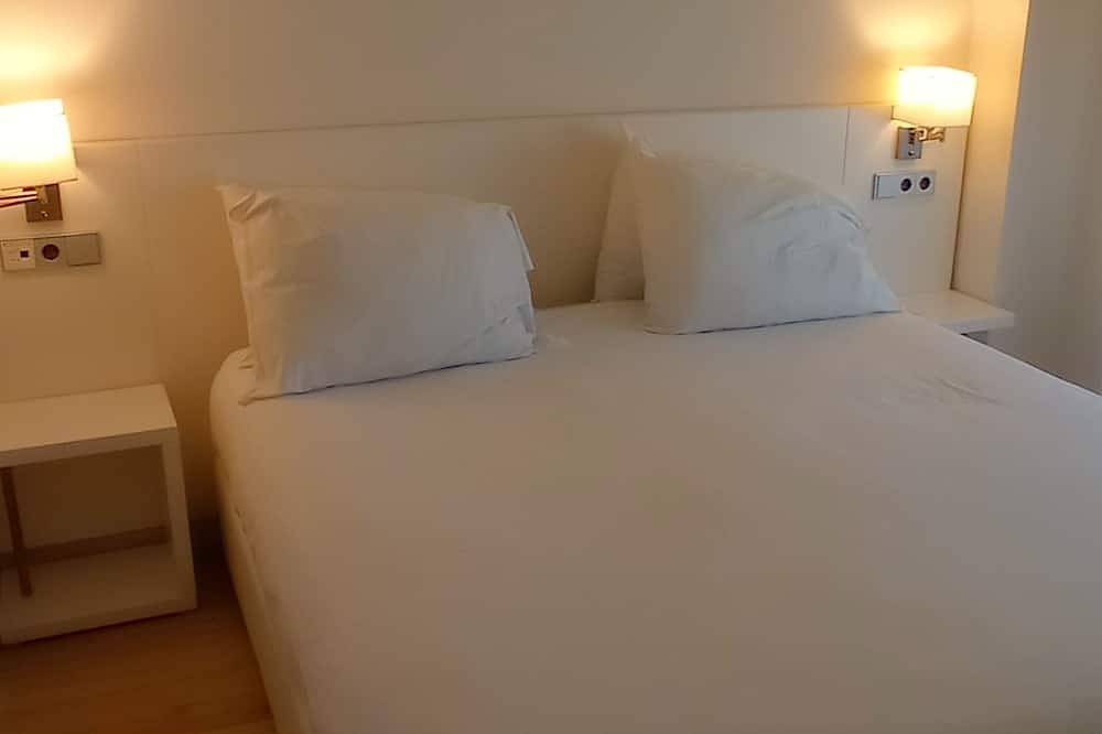 Entire apartment, Apartment in a 4* Golf Resort with access to hotel facilities in Islantilla, Lepe