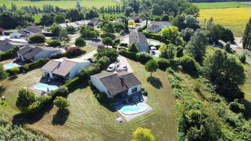 Gîte pour 8 personnes, avec piscine, adapté aux familles à Chalais - 3