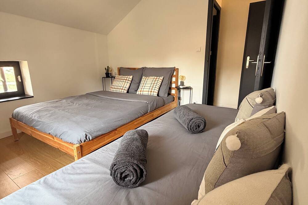 Odeillo Lodge | Lake View | Luxury | Sleeps 8 | Les Angles in Réal, Parc naturel régional des Pyrénées catalanes