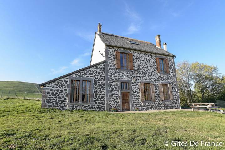 Gîte pour 8 personnes, avec Terrasse ainsi que Jardin et Vue