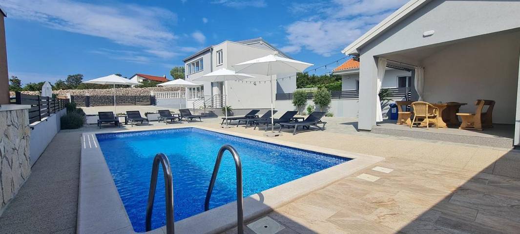 Ferienwohnung für 5 Personen, mit Pool und Garten sowie Ausblick - 1