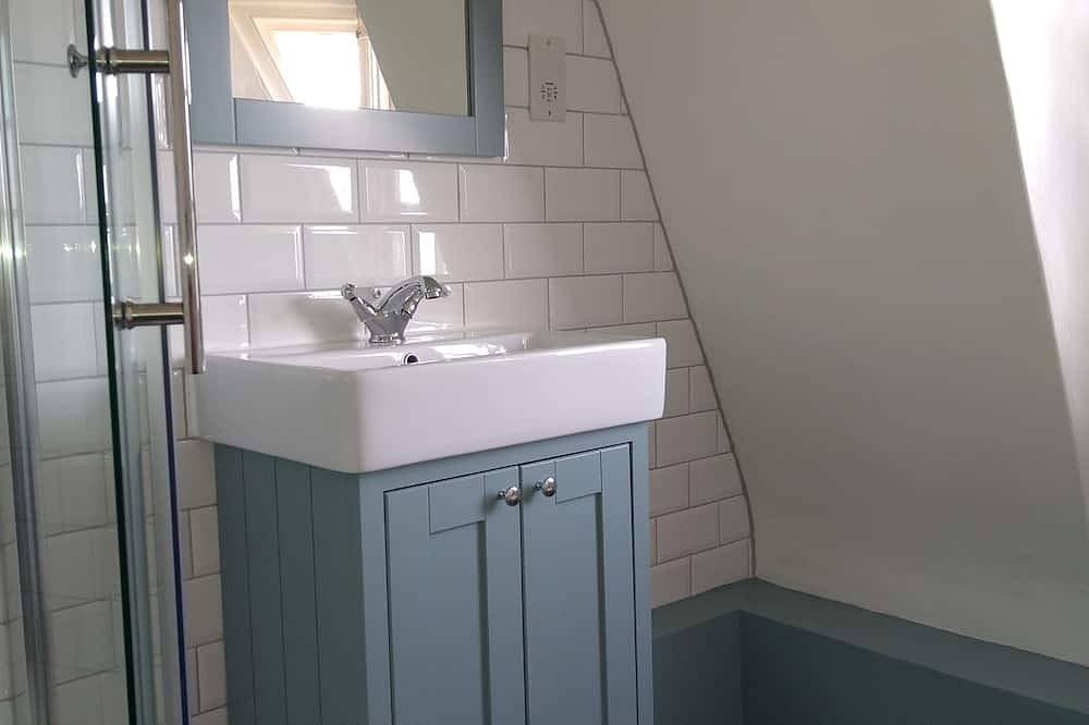 Entire apartment, Cosy character apartment overlooking historic harbour and beach in West Bay, West Dorset Heritage Coast